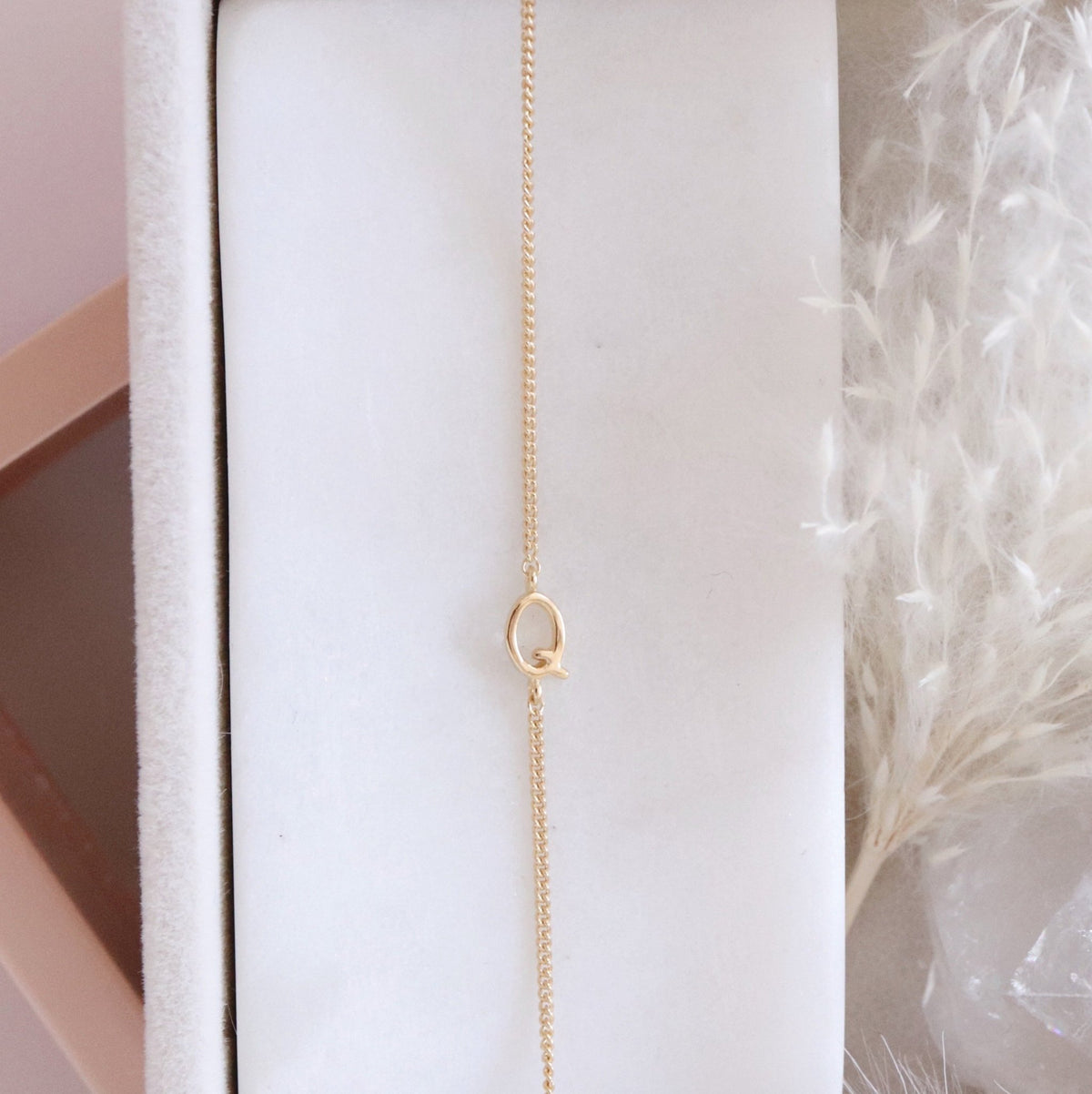 NOTABLE OFFSET INITIAL NECKLACE - Q - GOLD - SO PRETTY CARA COTTER