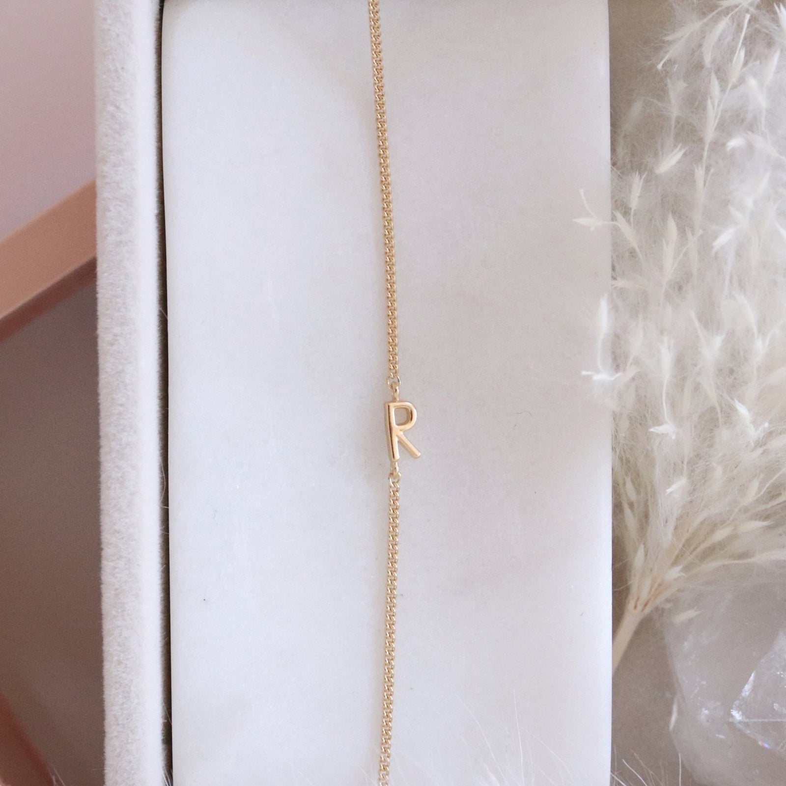 NOTABLE OFFSET INITIAL NECKLACE - R - GOLD - SO PRETTY CARA COTTER
