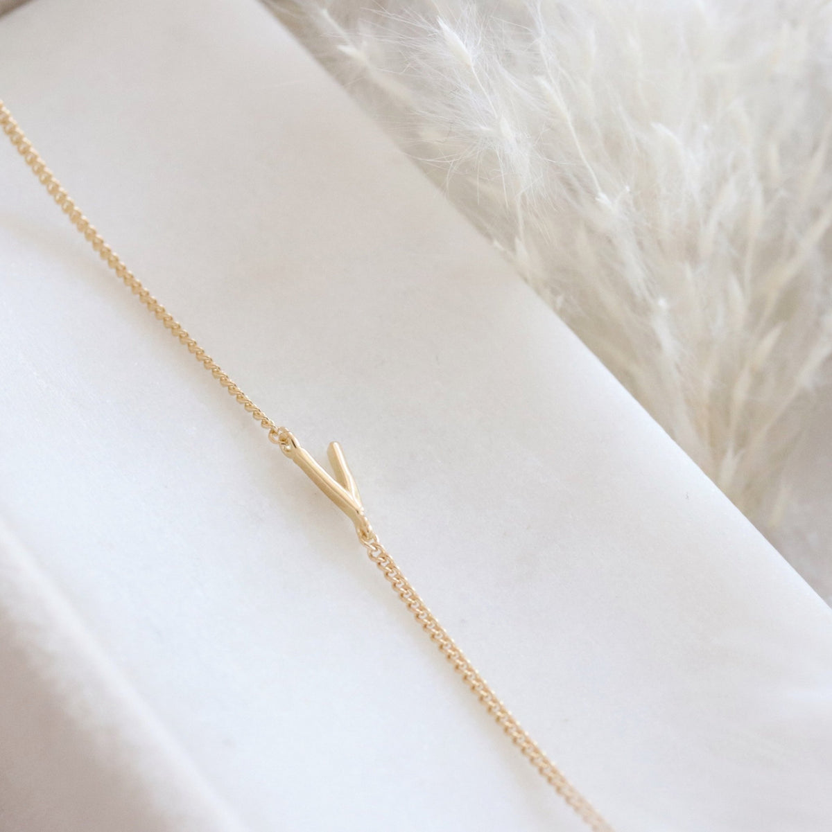 NOTABLE OFFSET INITIAL NECKLACE - V - GOLD - SO PRETTY CARA COTTER