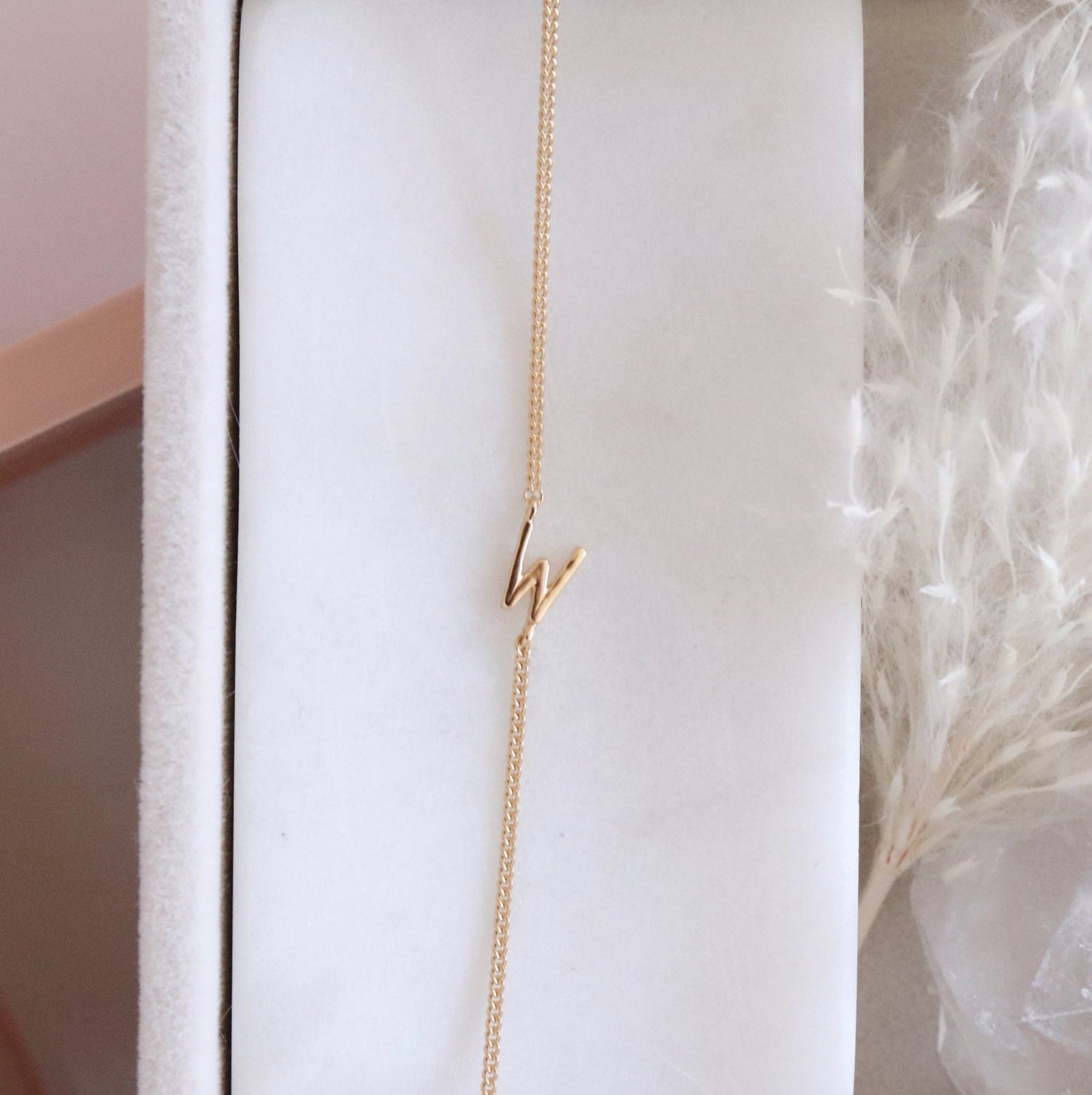 NOTABLE OFFSET INITIAL NECKLACE - W - GOLD - SO PRETTY CARA COTTER