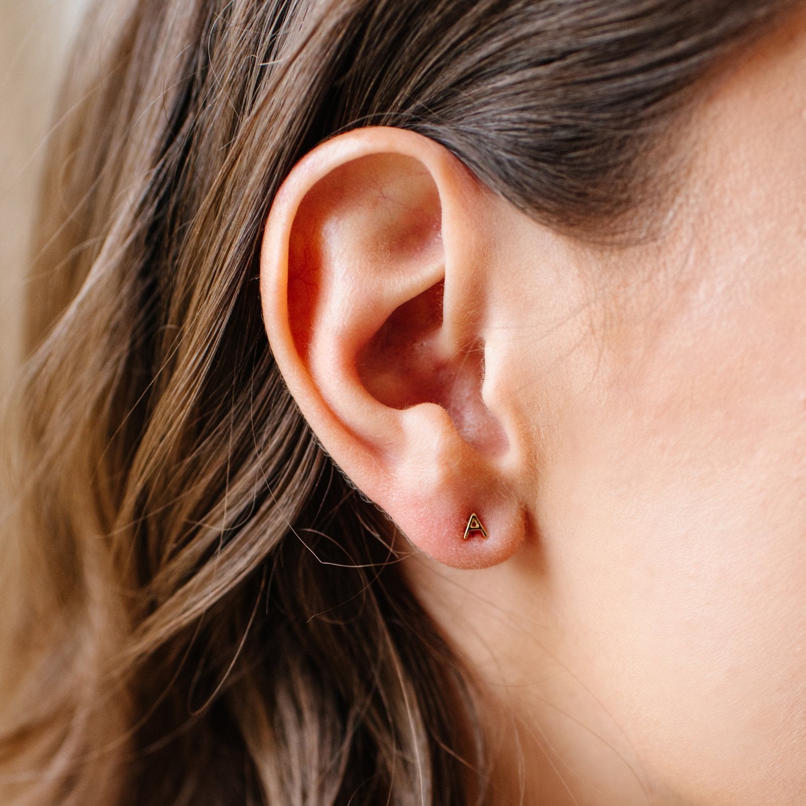 NOTABLE SINGLE STUD - Z - GOLD - SO PRETTY CARA COTTER