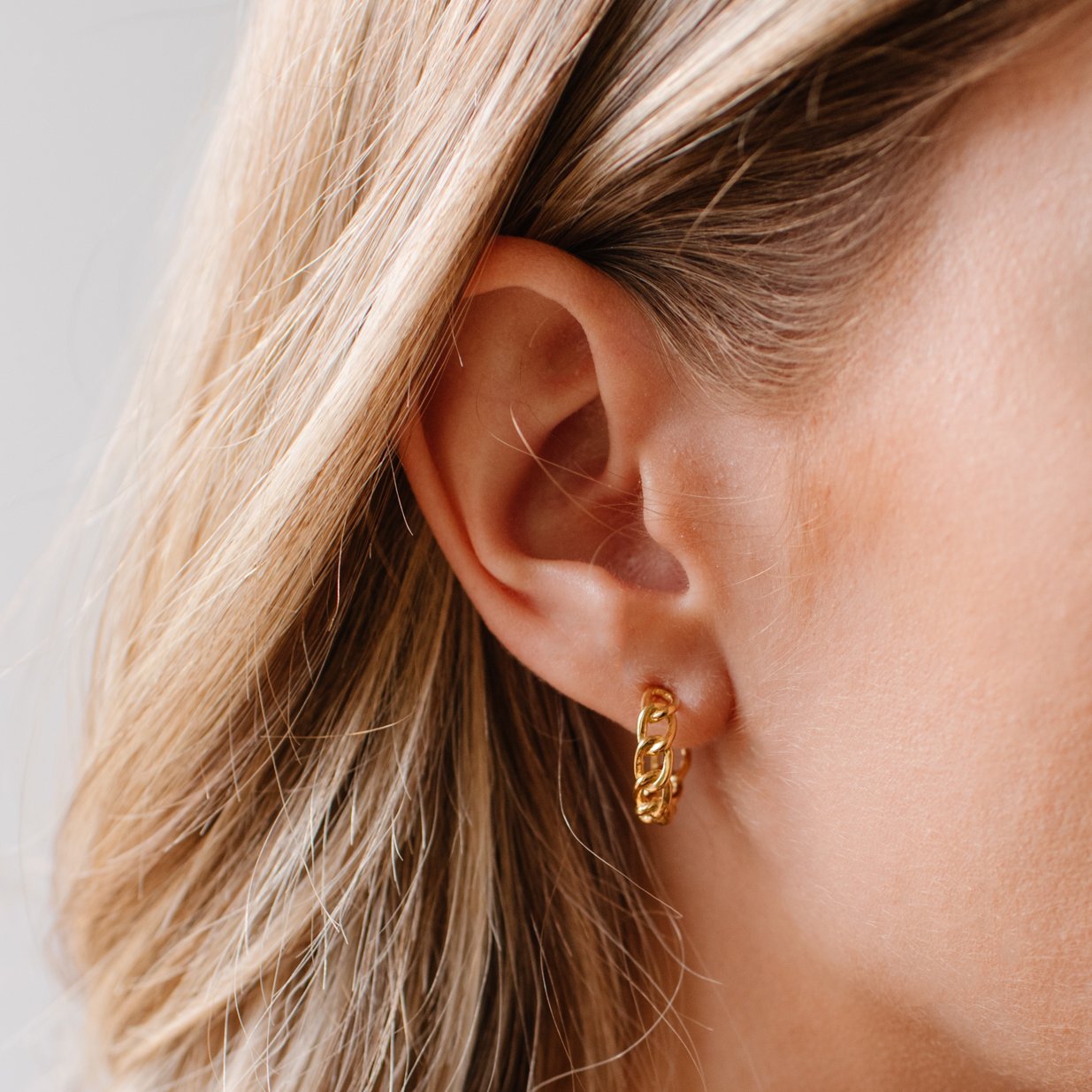 POISE CABLE LINK HUGGIE HOOPS - GOLD - SO PRETTY CARA COTTER