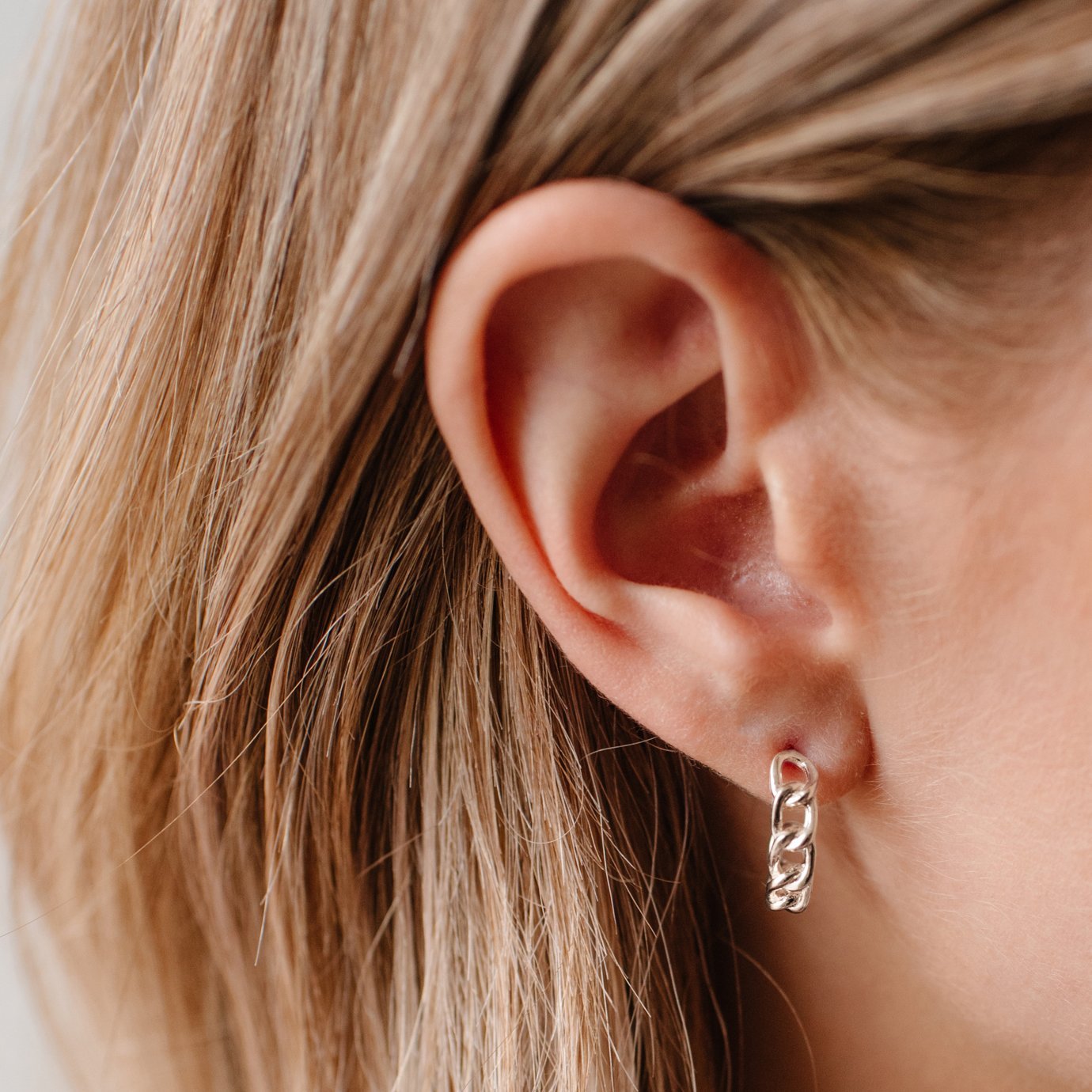 POISE CABLE LINK HUGGIE HOOPS - SILVER - SO PRETTY CARA COTTER