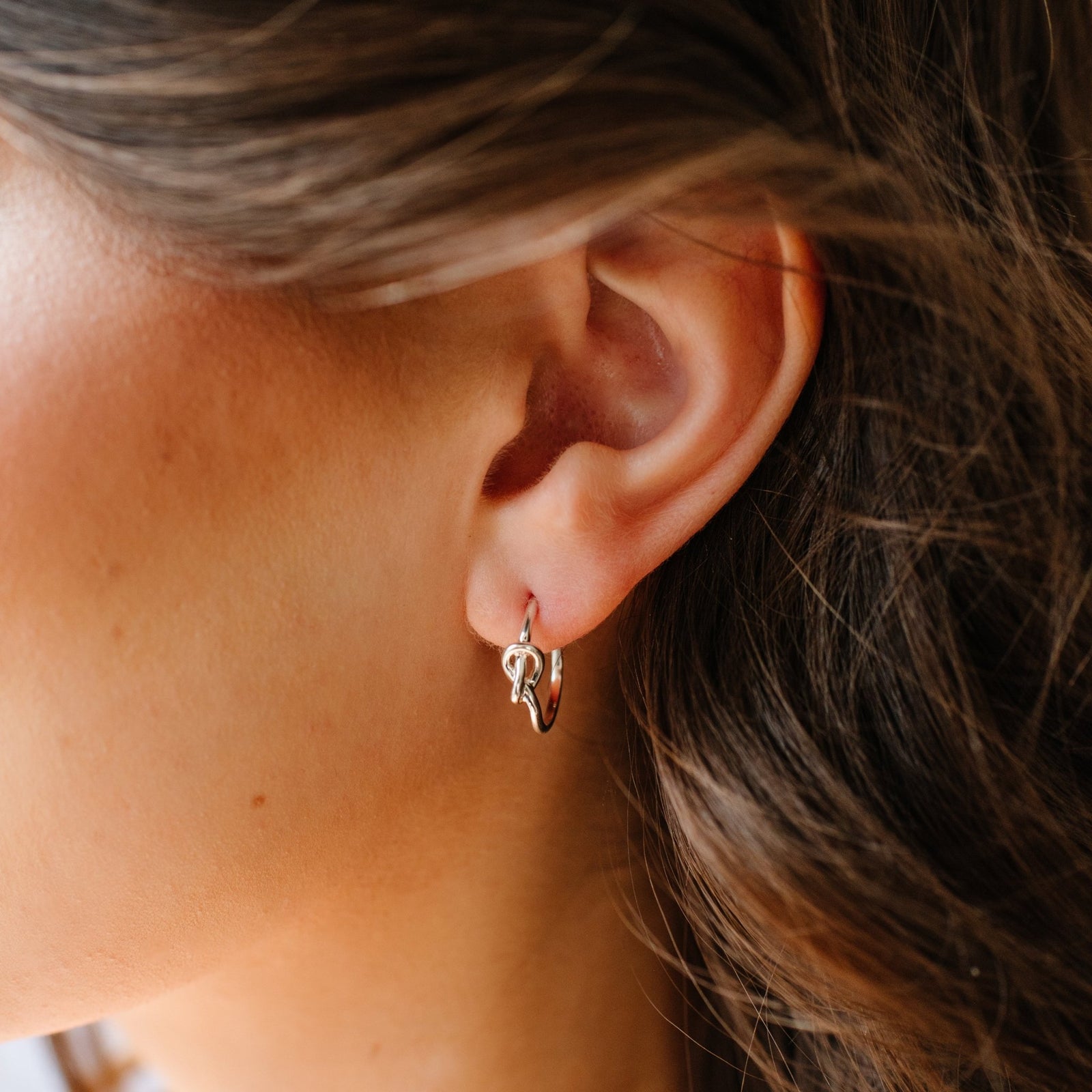 POISE KNOT HUGGIE HOOP - SILVER - SO PRETTY CARA COTTER