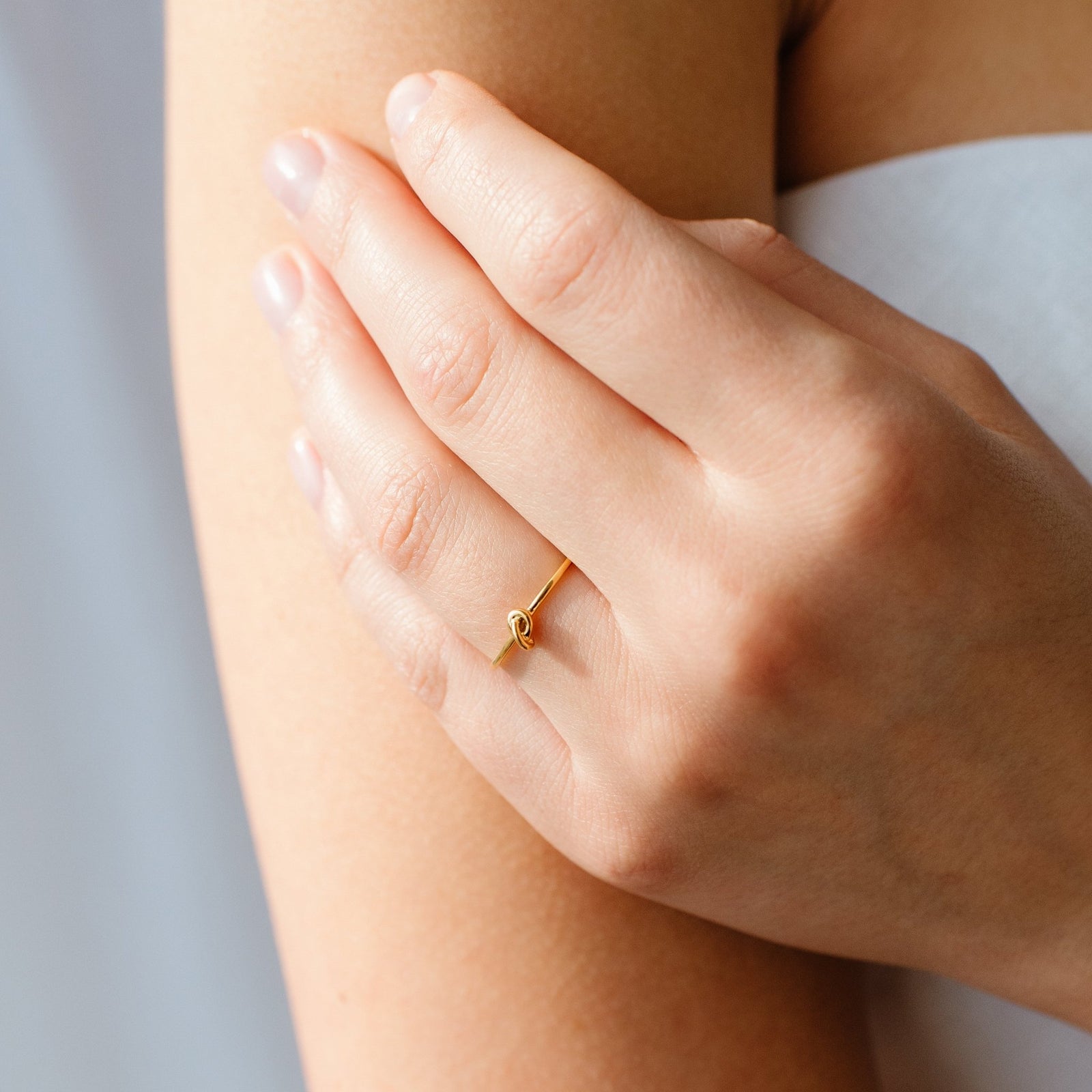 POISE KNOT THIN BAND - GOLD - SO PRETTY CARA COTTER