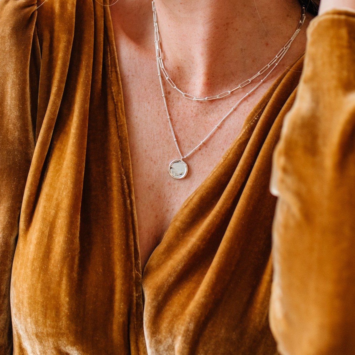 POISE MINI WAX SEAL PENDANT NECKLACE - SILVER - SO PRETTY CARA COTTER