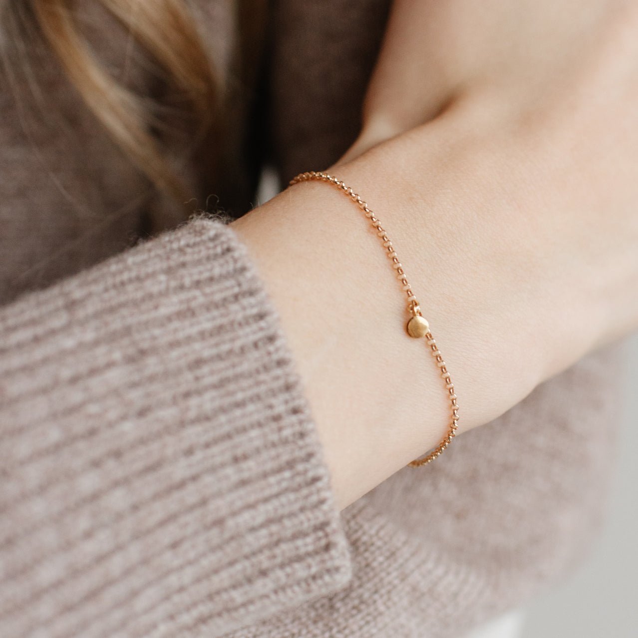 14K SOLID GOLD - POISE NAMESAKE DISK CHARM - SO PRETTY CARA COTTER