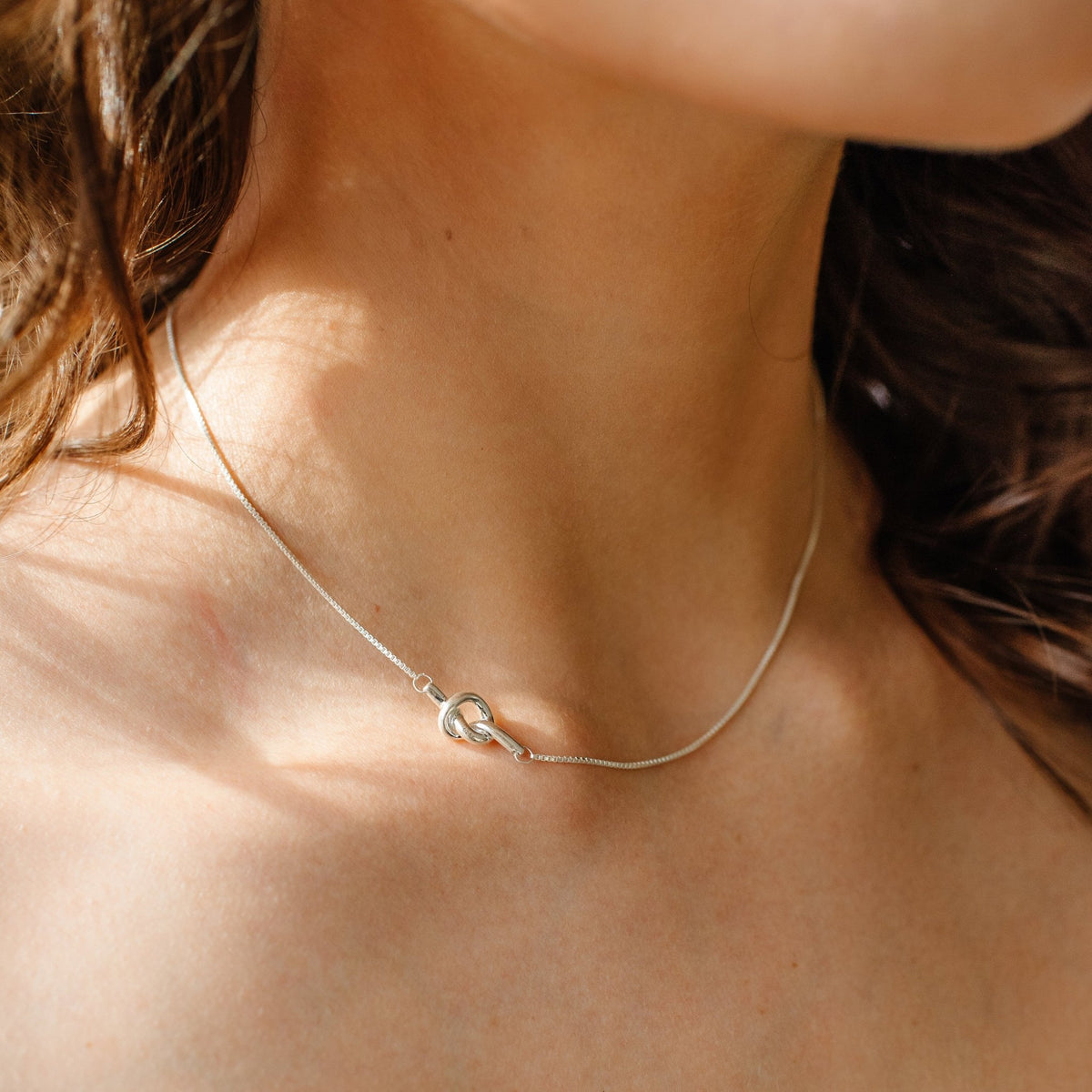 POISE OFFSET KNOT NECKLACE - SILVER - SO PRETTY CARA COTTER